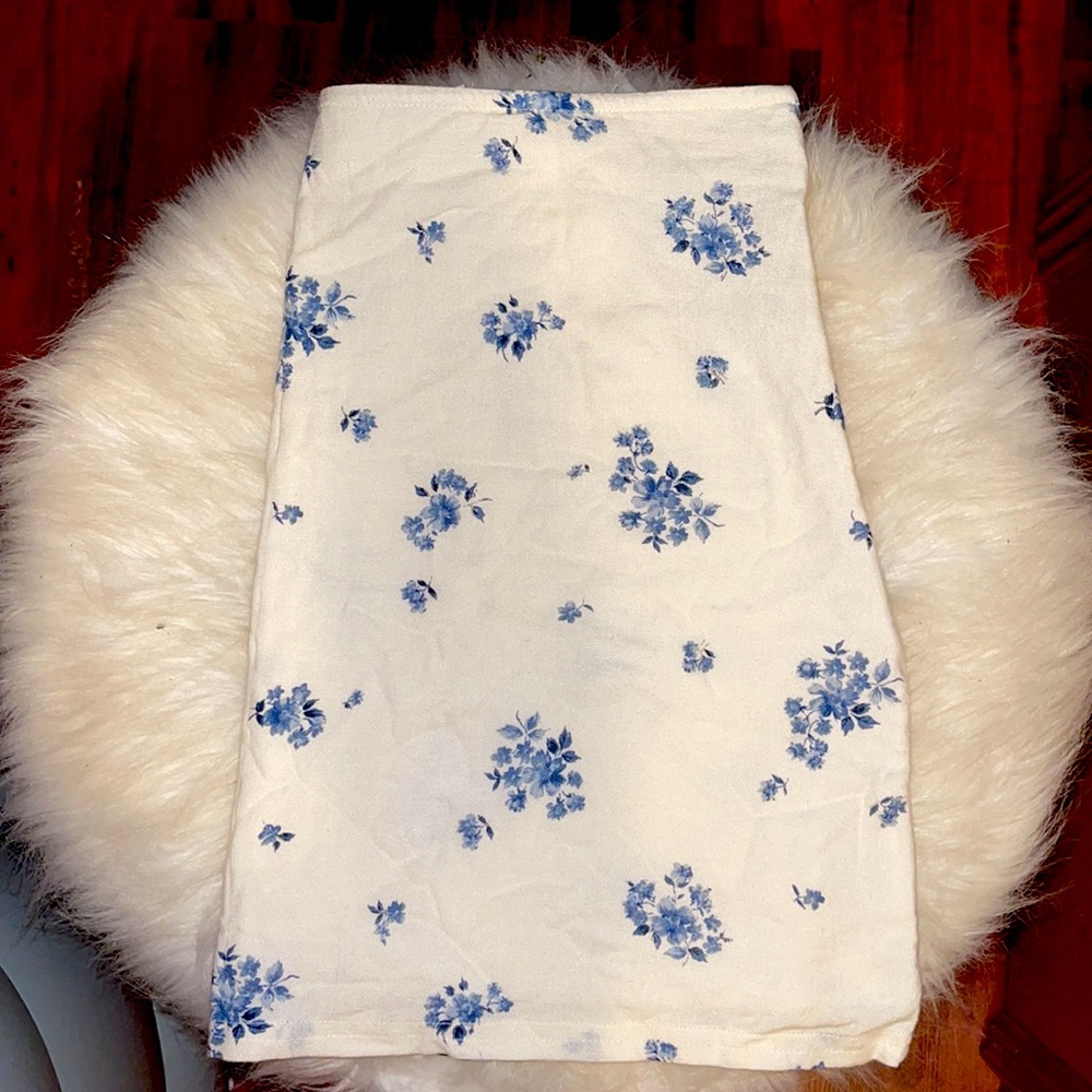 Skirt - Picture 2 of 4